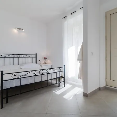 Gurosai Apartment *
